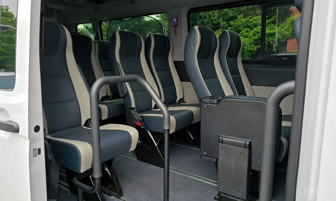 Hyundai Solati 2015 15-seater