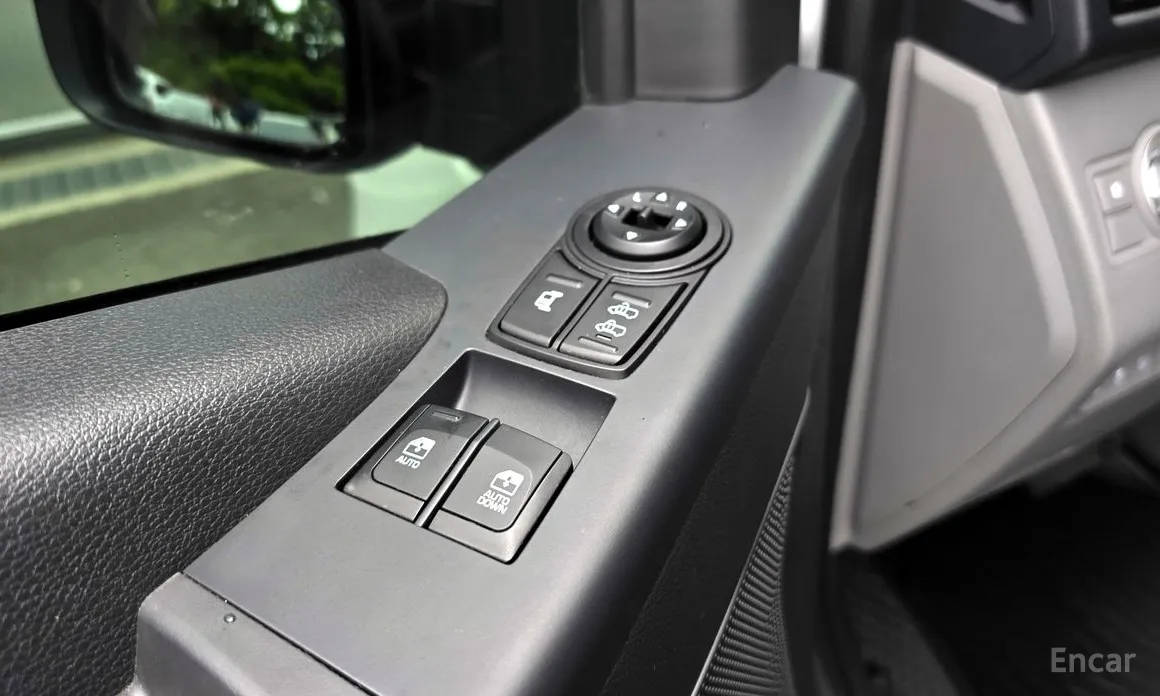 Hyundai Solati 2015 15-seater