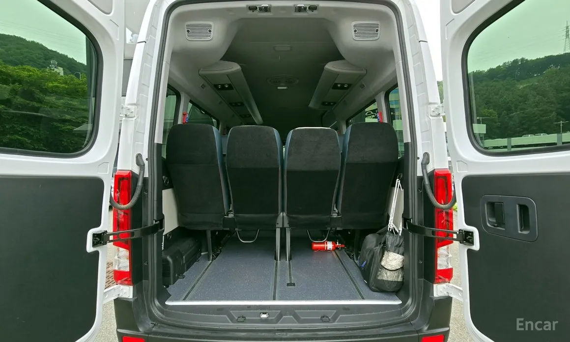 Hyundai Solati 2015 15-seater