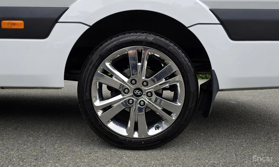 Hyundai Solati 2015 15-seater