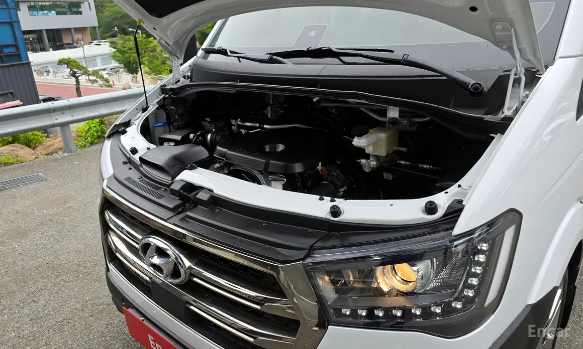 Hyundai Solati 2015 15-seater