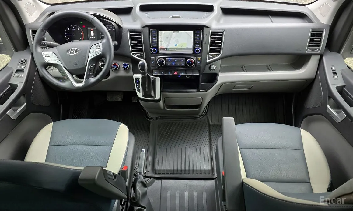 Hyundai Solati 2015 15-seater