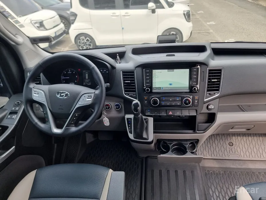Hyundai Solati 2015 15-seater