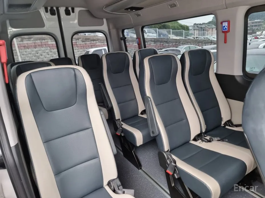 Hyundai Solati 2015 15-seater