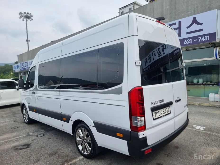 Hyundai Solati 2015 15-seater