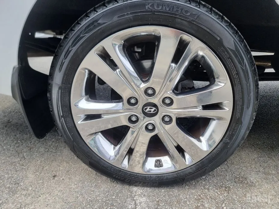 Hyundai Solati 2015 15-seater