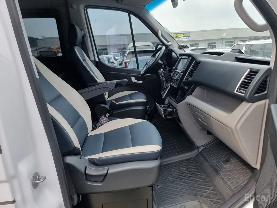 Hyundai Solati 2015 15-seater