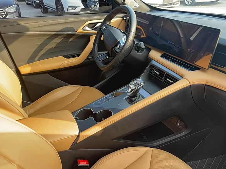 Roewe RX5 2023 2023款 1.5T 尊荣滑屏版