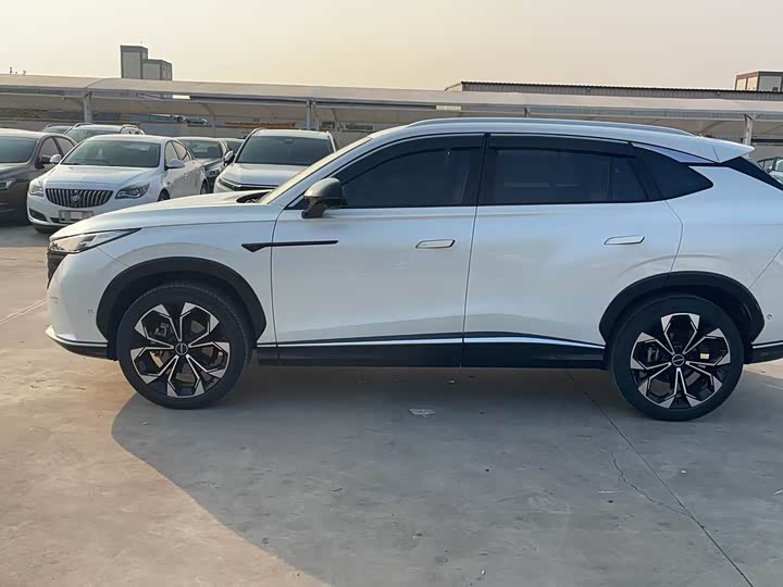 Roewe RX5 2023 2023款 1.5T 尊荣滑屏版