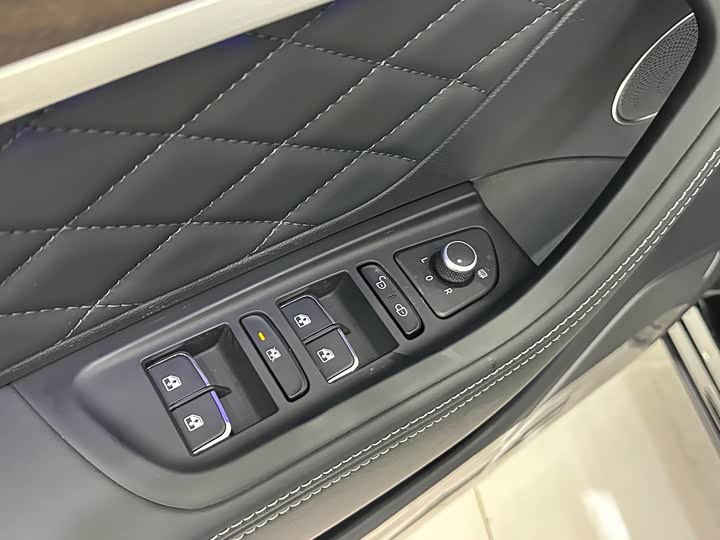 Hongqi HS7 2022 2022款 3.0T 自动四驱智联旗畅版 五座