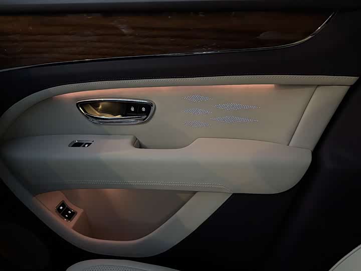 Bentley Bentayga 2023 2023款 4.0T V8 长轴距版