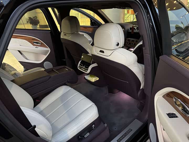 Bentley Bentayga 2023 2023款 4.0T V8 长轴距版