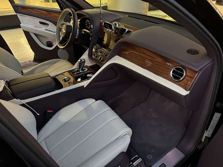 Bentley Bentayga 2023 2023款 4.0T V8 长轴距版