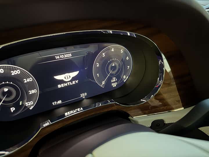 Bentley Bentayga 2023 2023款 4.0T V8 长轴距版