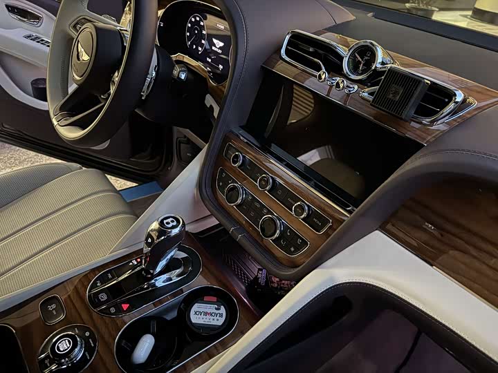 Bentley Bentayga 2023 2023款 4.0T V8 长轴距版