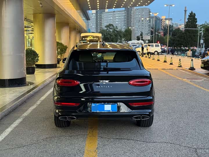 Bentley Bentayga 2023 2023款 4.0T V8 长轴距版