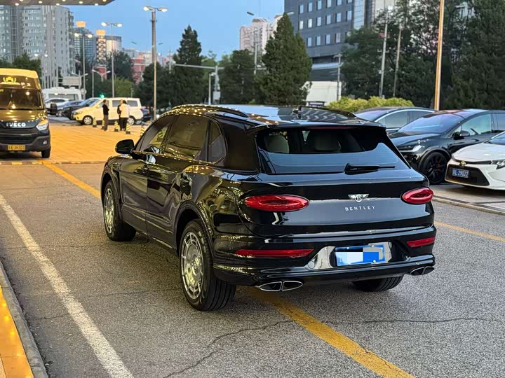 Bentley Bentayga 2023 2023款 4.0T V8 长轴距版