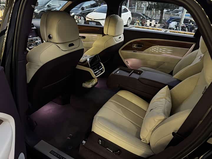 Bentley Bentayga 2023 2023款 4.0T V8 长轴距版