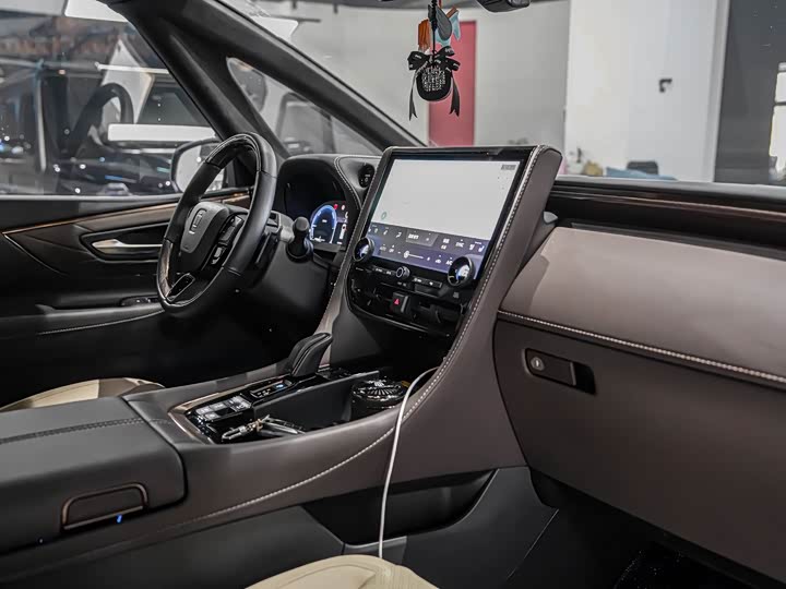 Toyota Vellfire 2024 2024款 皇冠 双擎 2.5L 至尊行政版