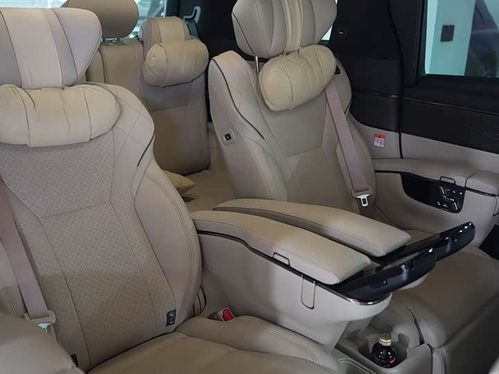 Toyota Vellfire 2024 2024款 皇冠 双擎 2.5L 至尊行政版