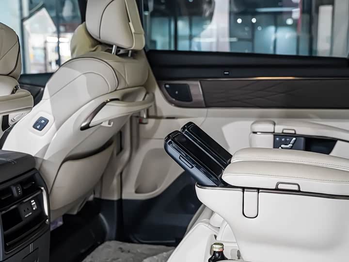 Toyota Vellfire 2024 2024款 皇冠 双擎 2.5L 至尊行政版