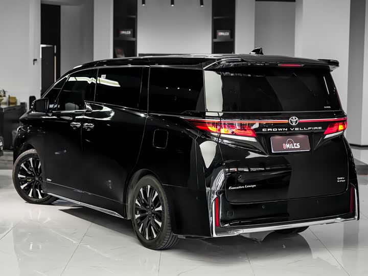 Toyota Vellfire 2024 2024款 皇冠 双擎 2.5L 至尊行政版