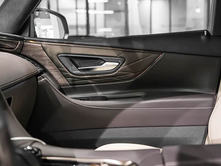 Toyota Vellfire 2024 2024款 皇冠 双擎 2.5L 至尊行政版