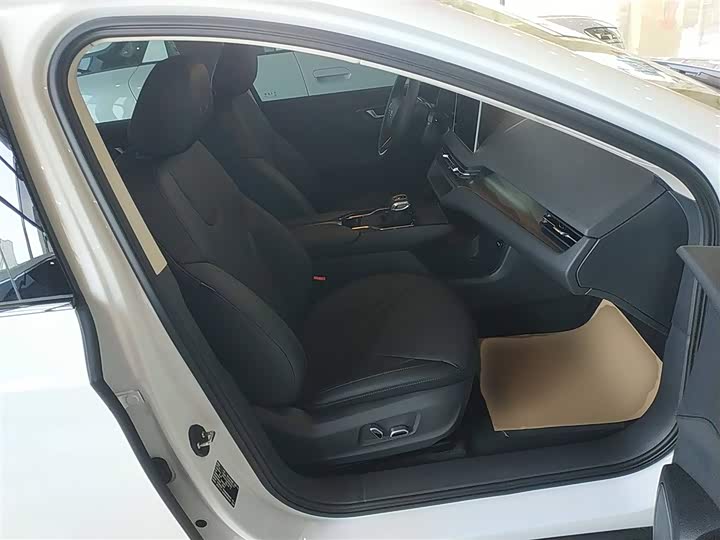 Hongqi E-QM5 2022 2022款 431km 充电乐享版