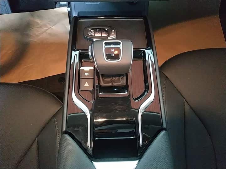 Hongqi E-QM5 2022 2022款 431km 充电乐享版