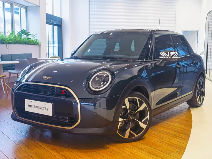 Mini Mini 2025 2025款 2.0T COOPER S 艺术家 五门版