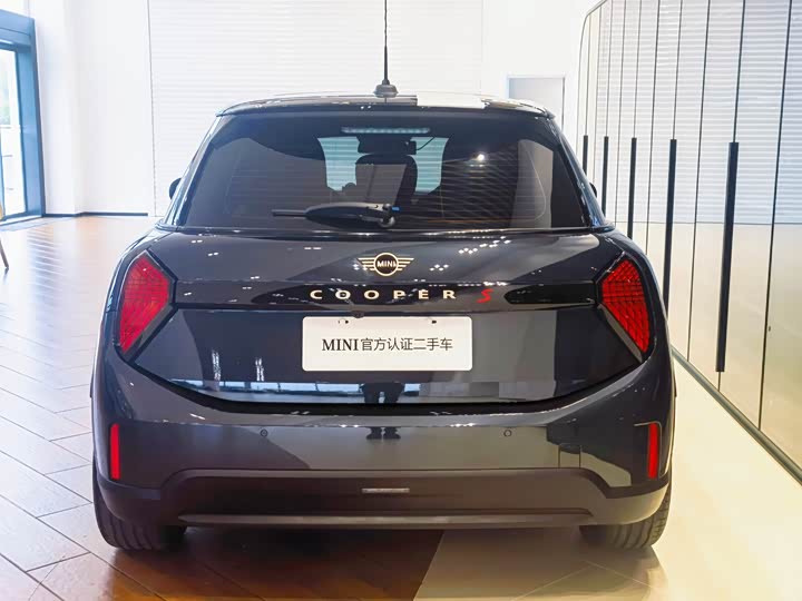 Mini Mini 2025 2025款 2.0T COOPER S 艺术家 五门版