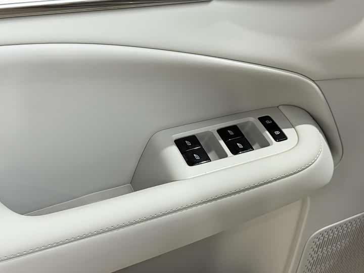 Volvo EM90 2025 2025款 Ultra 六座