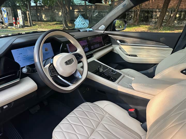 Geely Monjaro 2025 2025款 东方曜 2.0TD 自动四驱望月版