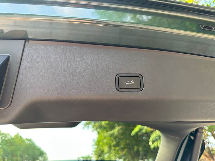 Geely Monjaro 2025 2025款 东方曜 2.0TD 自动四驱望月版