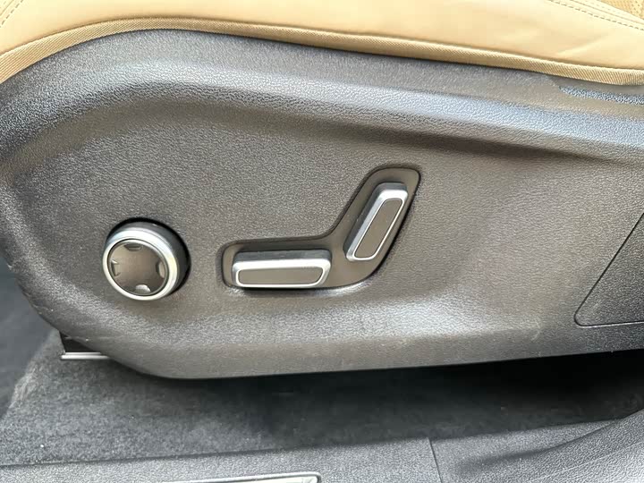 Geely Monjaro 2025 2025款 东方曜 2.0TD 自动四驱望月版