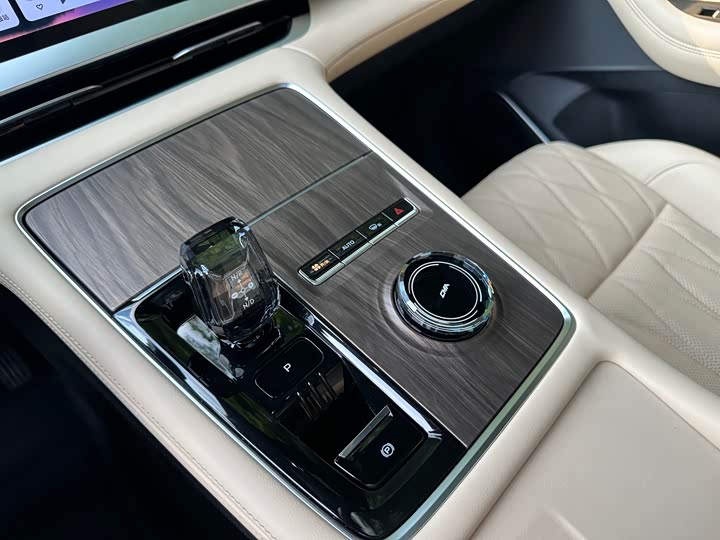 Geely Monjaro 2025 2025款 东方曜 2.0TD 自动四驱望月版