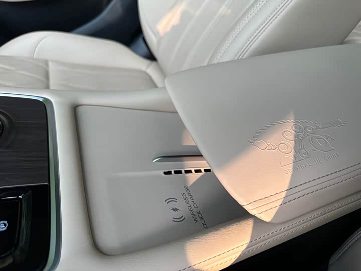 Geely Monjaro 2025 2025款 东方曜 2.0TD 自动四驱望月版