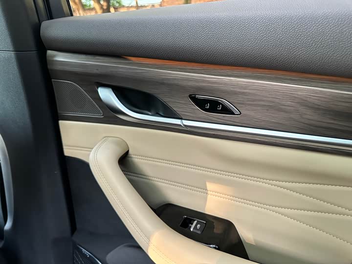 Geely Monjaro 2025 2025款 东方曜 2.0TD 自动四驱望月版