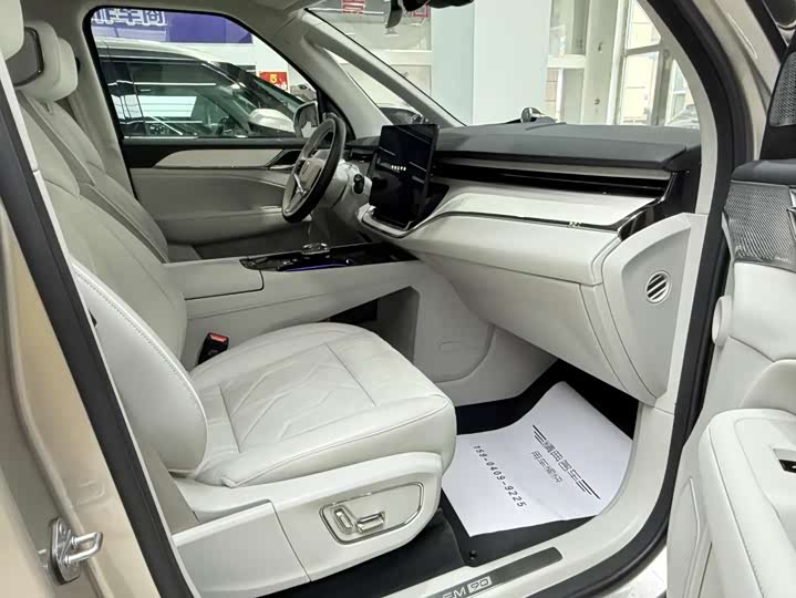 Volvo EM90 2025 2025款 Ultra 六座