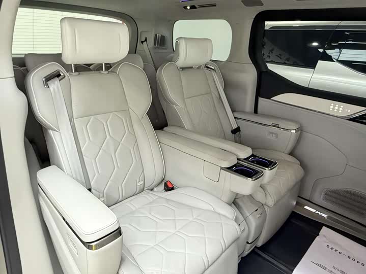 Volvo EM90 2025 2025款 Ultra 六座