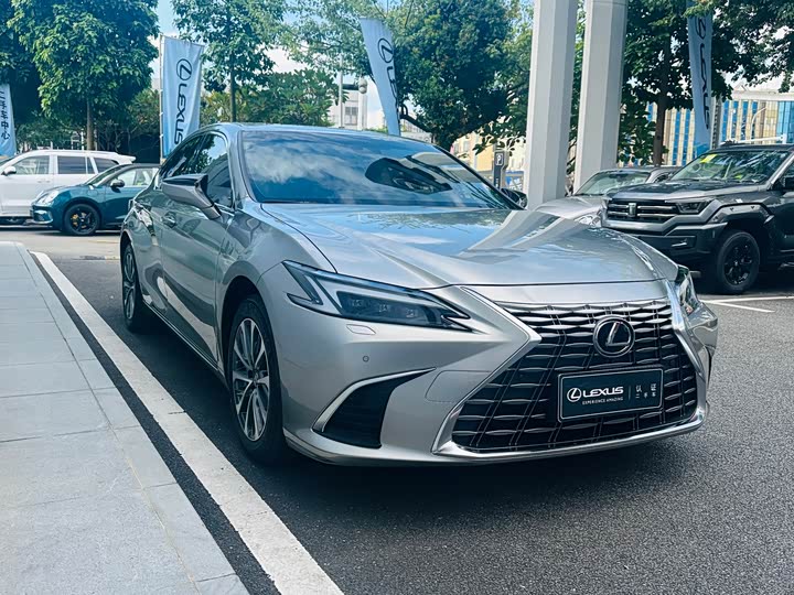 Lexus ES 2025 2025款 300h 臻享版