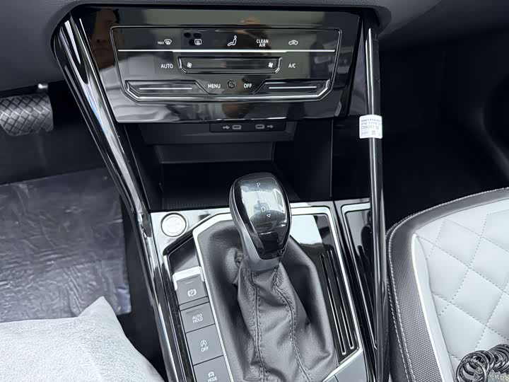 Volkswagen Tayron 2026 2026款 3000万辆甄选款 300TSI