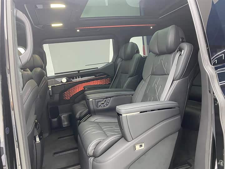 Zeekr 009 2024 2024款 七座过道版 108kWh