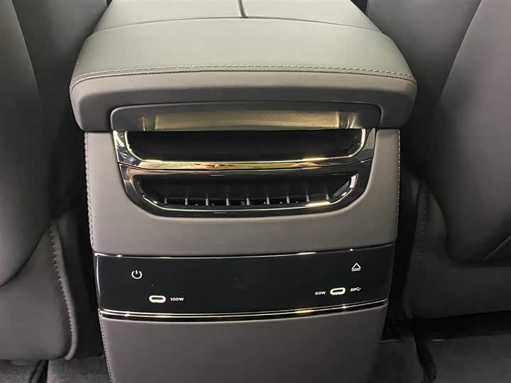 Zeekr 009 2024 2024款 七座过道版 108kWh