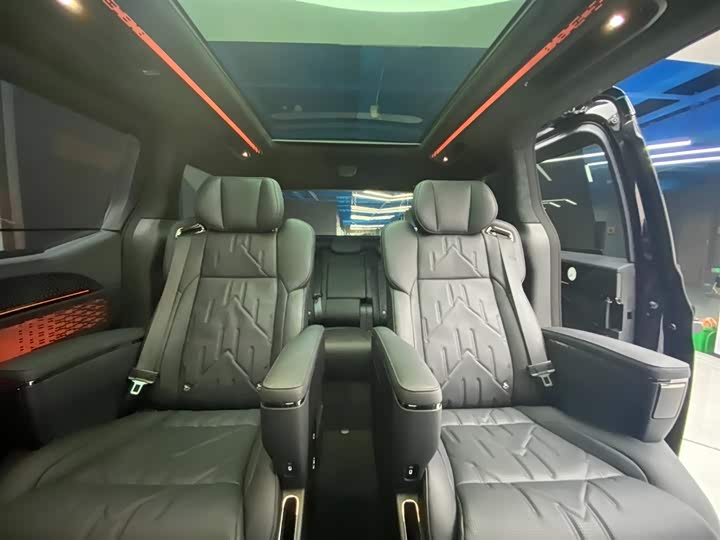 Zeekr 009 2024 2024款 七座过道版 108kWh