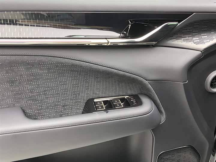 Zeekr 009 2024 2024款 七座过道版 108kWh