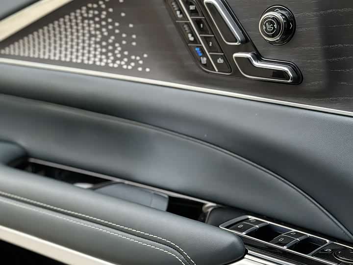 Cadillac Lyriq 2022 2022款 四驱高性能尊贵版