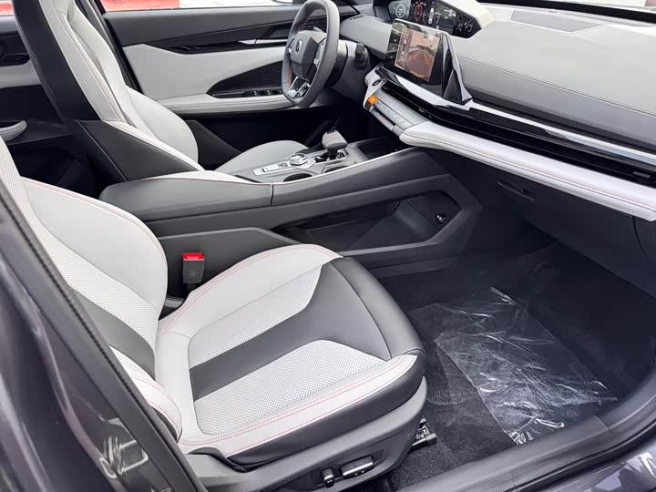 Changan UNI-V Hybrid 2024 2024款 蓝鲸智电iDD 136km 智趣型