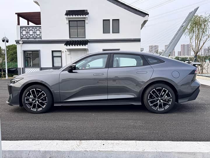 Changan UNI-V Hybrid 2024 2024款 蓝鲸智电iDD 136km 智趣型