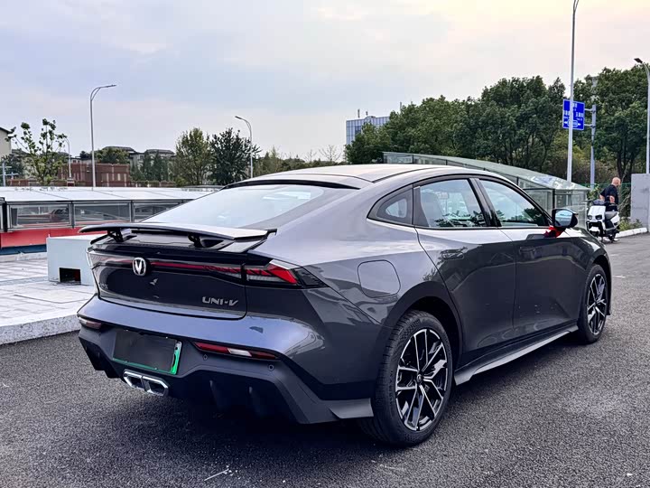 Changan UNI-V Hybrid 2024 2024款 蓝鲸智电iDD 136km 智趣型